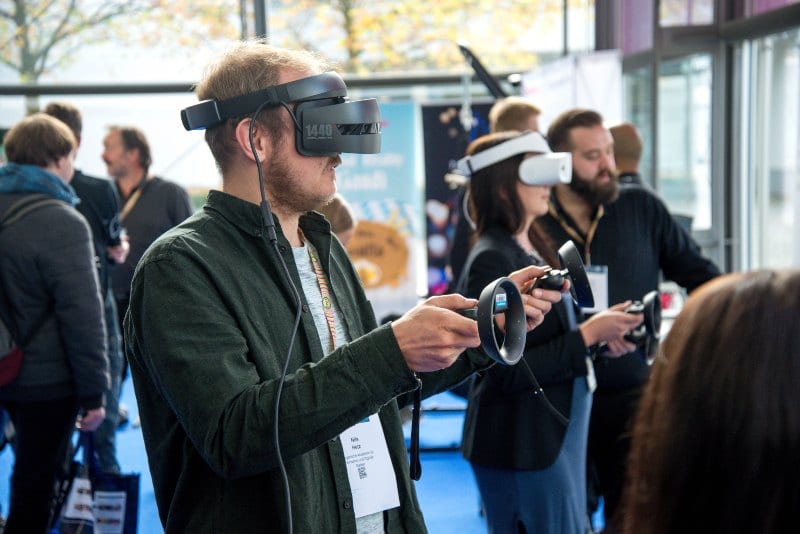 how to use virtual reality at events