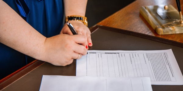 Hiring an Outside AV Company? 7 Things to Get in Writing Before Signing that Hotel Contract